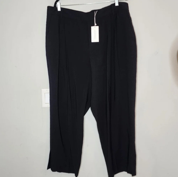 NWT Vince Black Stovepipe Crop Pull-On Pleated Pants. Women's size XXL. Pockets